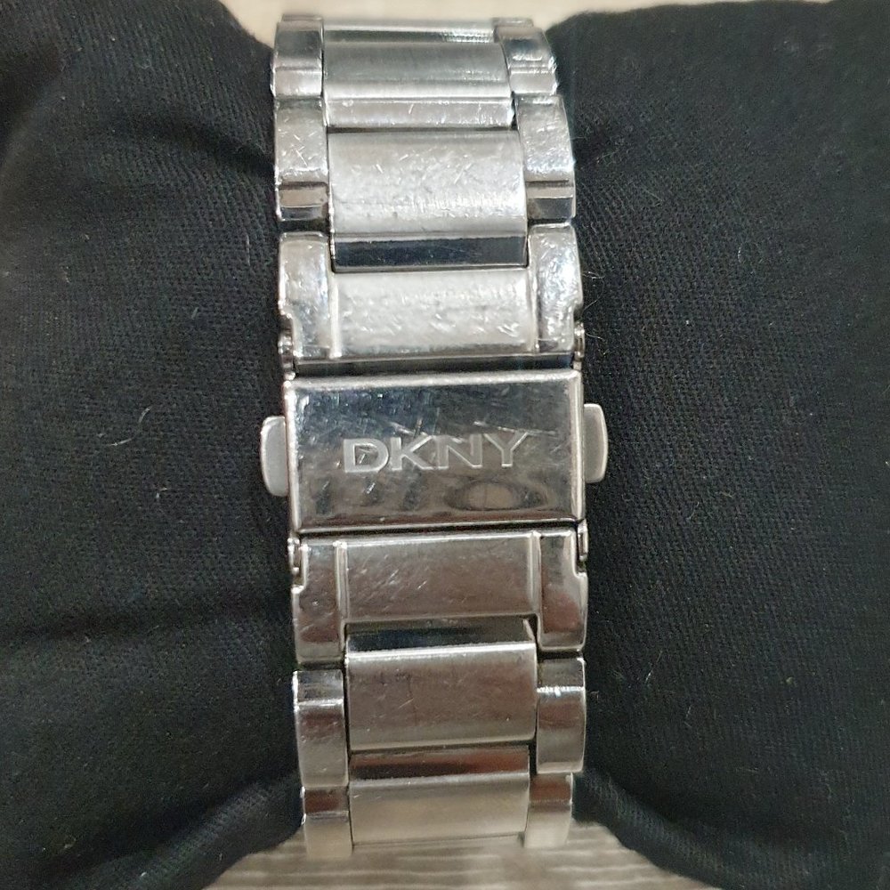 DKNY Watch (Authentic) - Picture 13 of 14